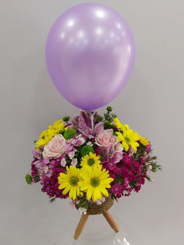 Ayaklı Vazoda Balonlu Kız Bebek Çiçeği